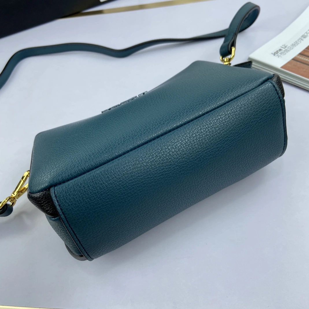 Prada AAA Quality Messenger Bags For Women Lightweight 416