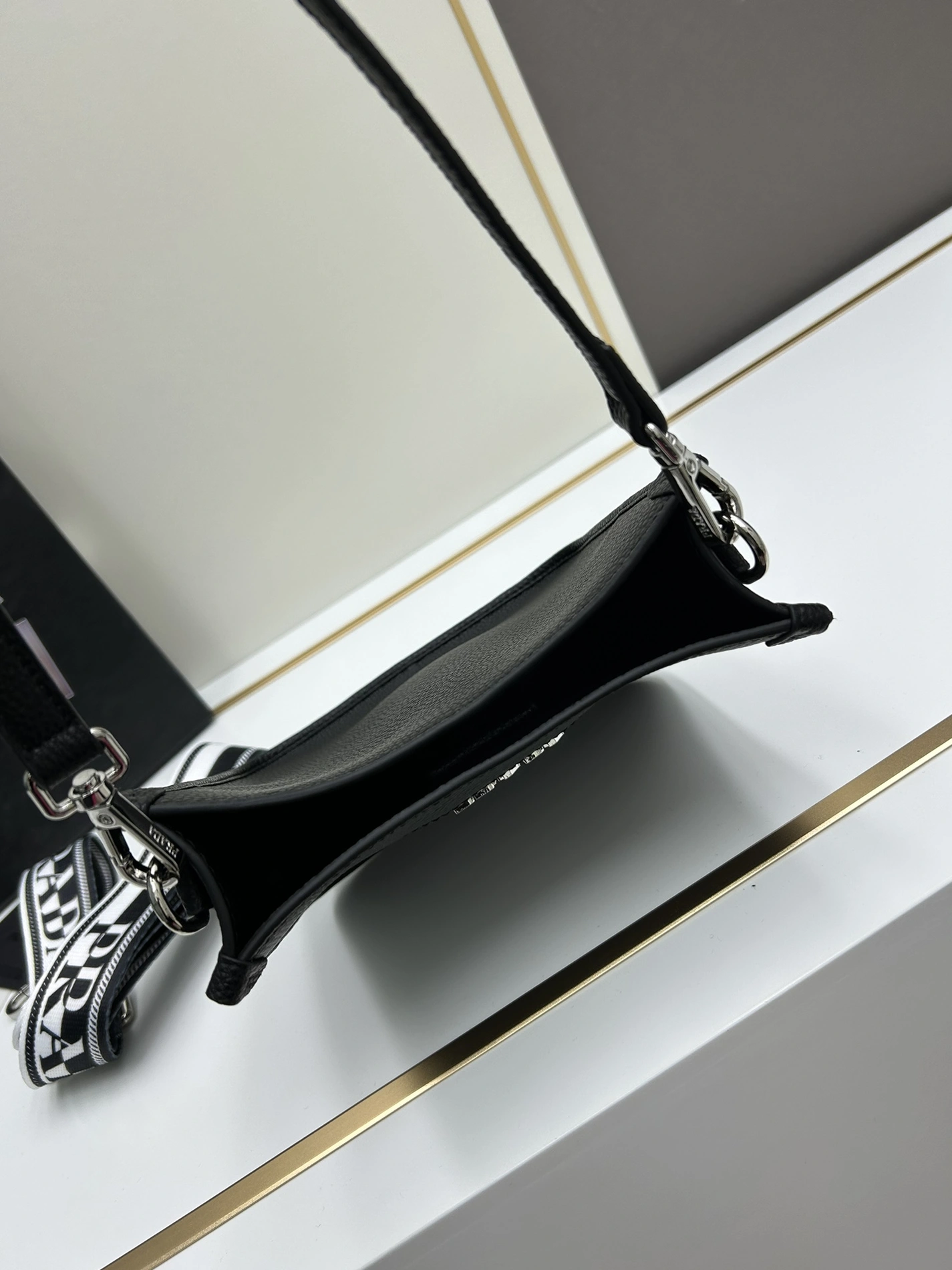 Prada AAA Quality Messenger Bags For Women Lightweight 6289