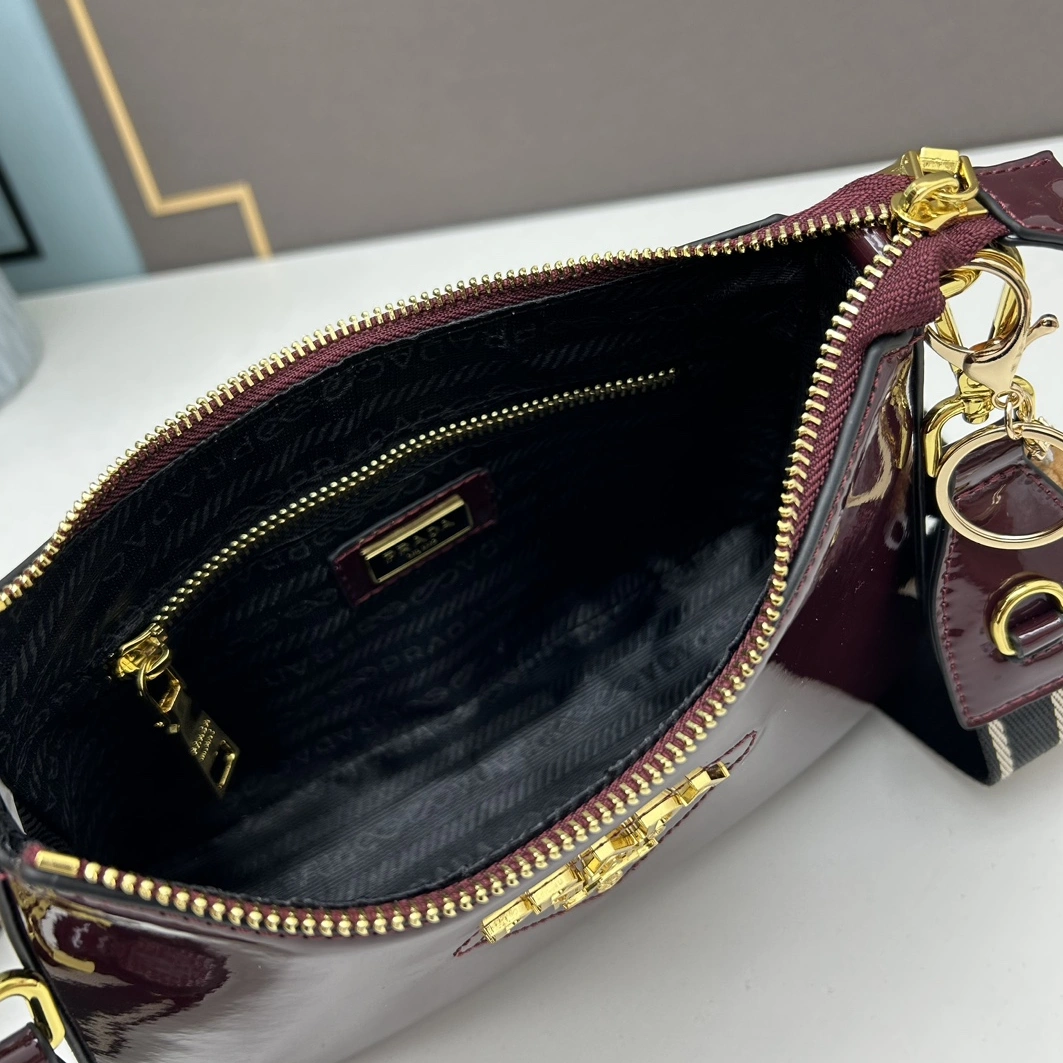 Prada AAA Quality Messenger Bags For Women Lightweight 8254