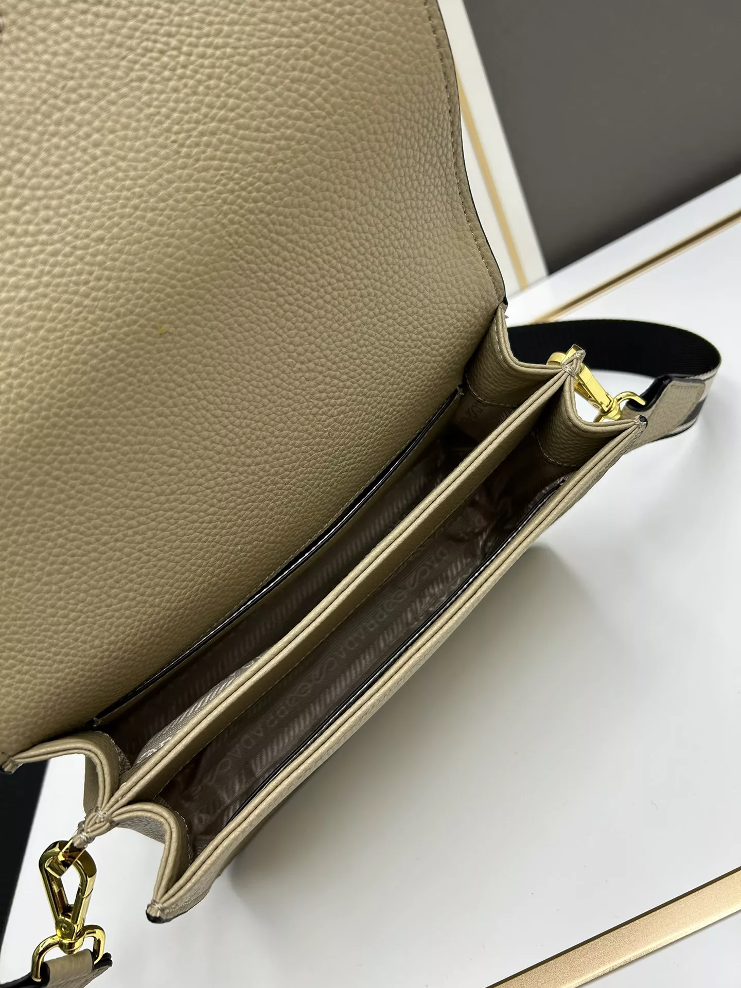 Prada AAA Quality Messenger Bags For Women Minimalist 5879