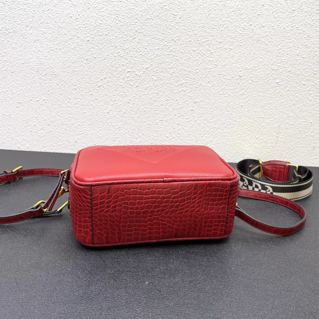 Prada AAA Quality Messenger Bags For Women Minimalist 7416