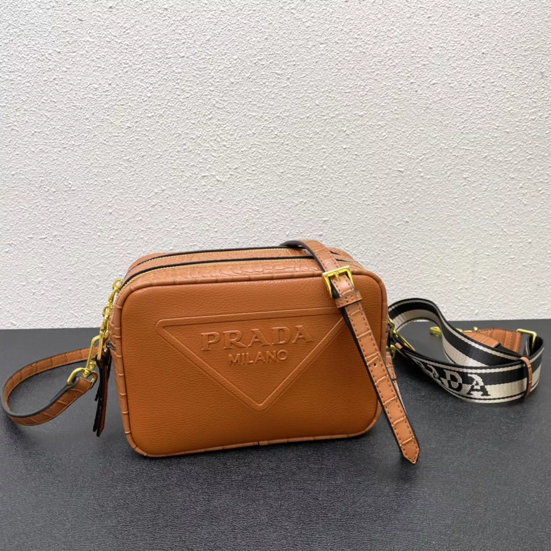 Prada AAA Quality Messenger Bags For Women Minimalist 8156