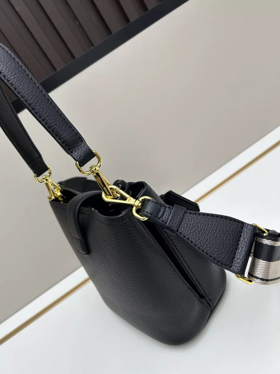 Prada AAA Quality Messenger Bags For Women ModernLook 7598