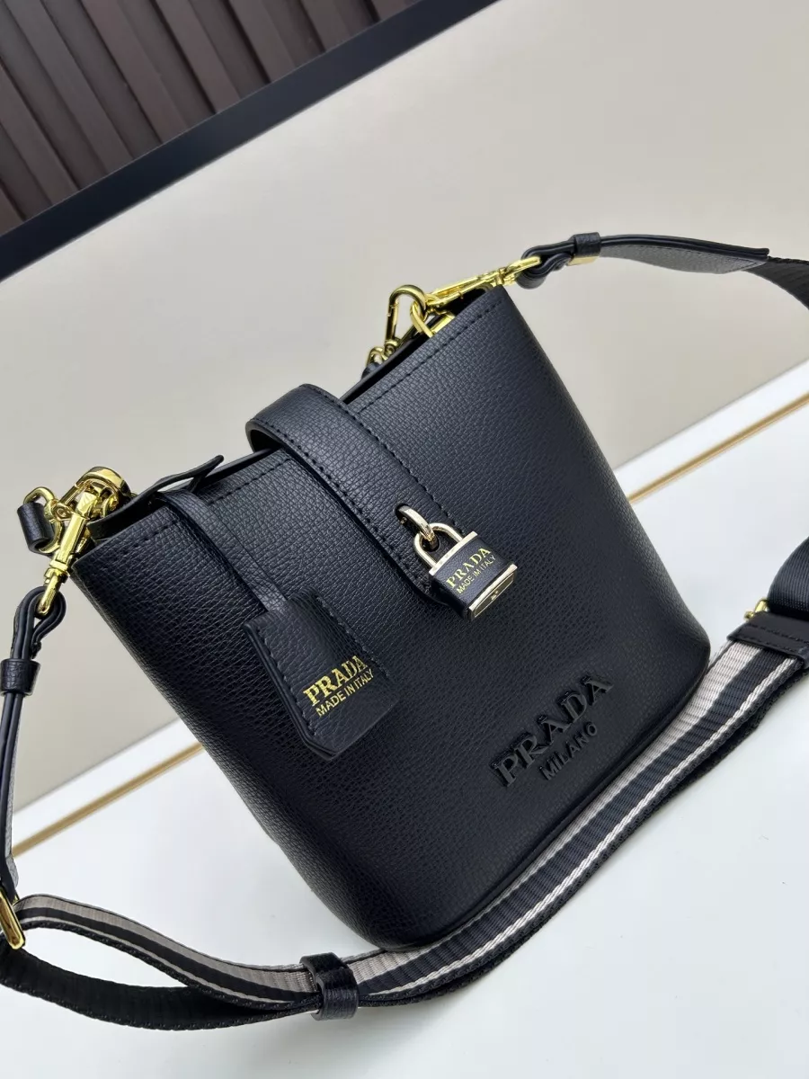 Prada AAA Quality Messenger Bags For Women ModernLook 7598