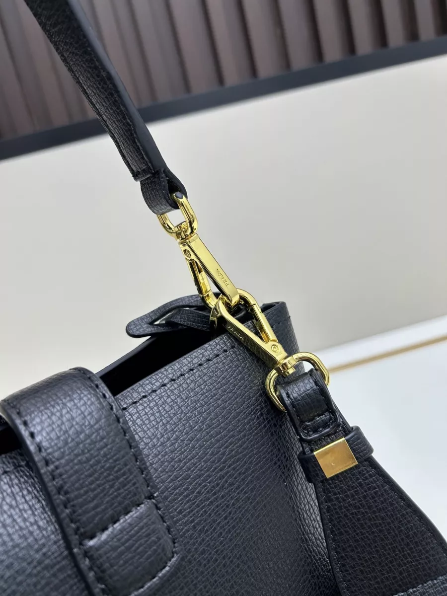 Prada AAA Quality Messenger Bags For Women ModernLook 7598