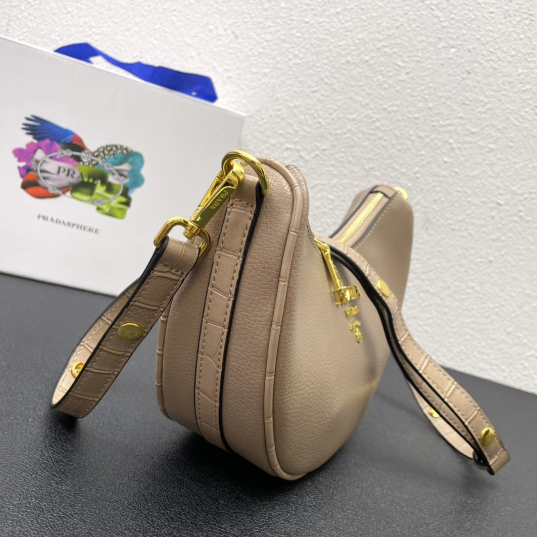 Prada AAA Quality Messenger Bags For Women ModernLook 9760