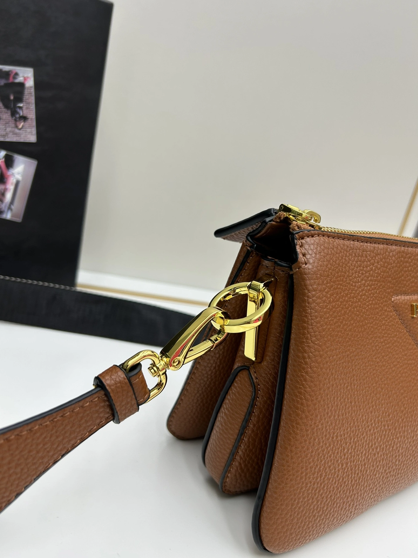 Prada AAA Quality Messenger Bags For Women NewStyle 591