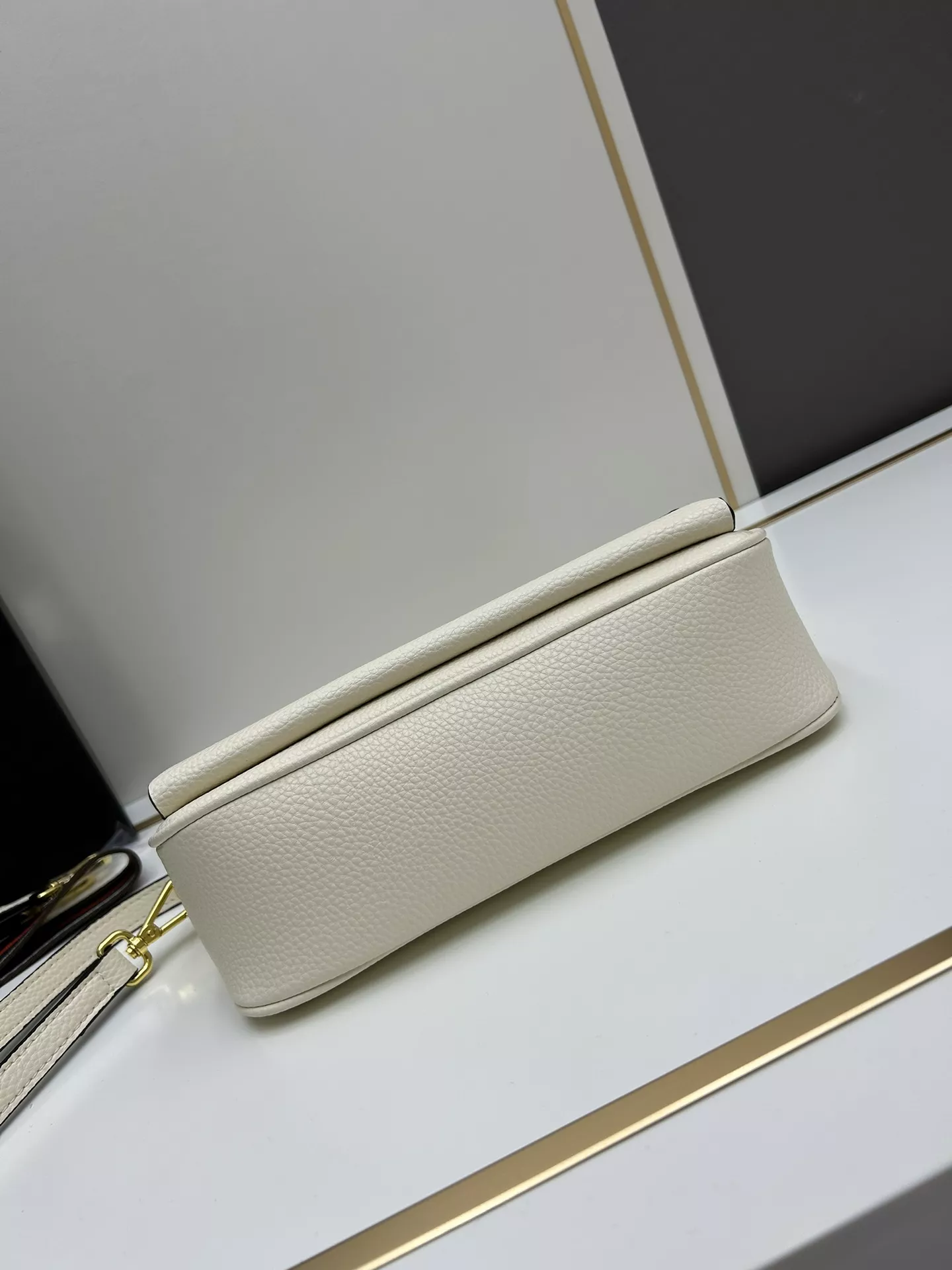 Prada AAA Quality Messenger Bags For Women NewStyle 6395