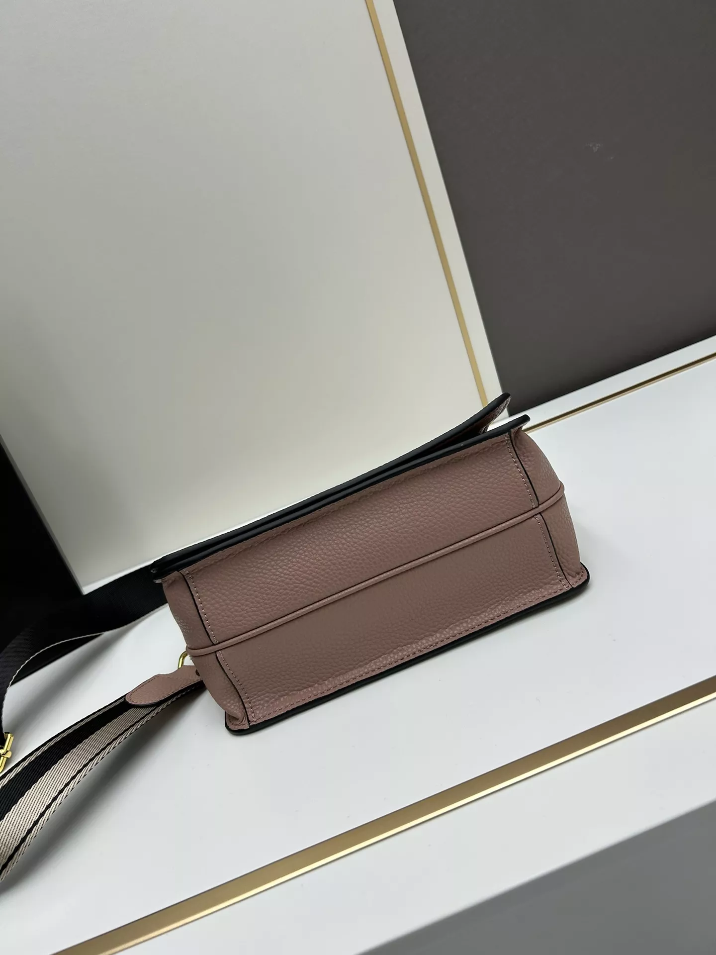 Prada AAA Quality Messenger Bags For Women NewStyle 6489
