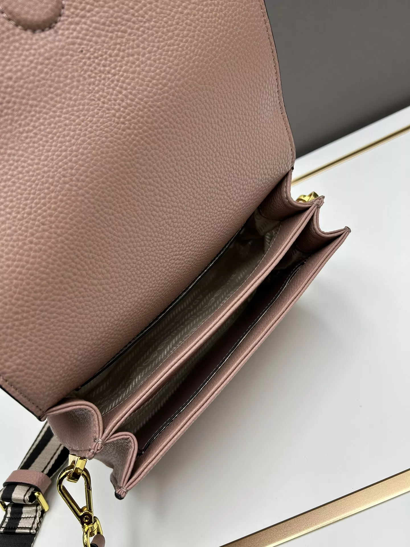 Prada AAA Quality Messenger Bags For Women NewStyle 6489