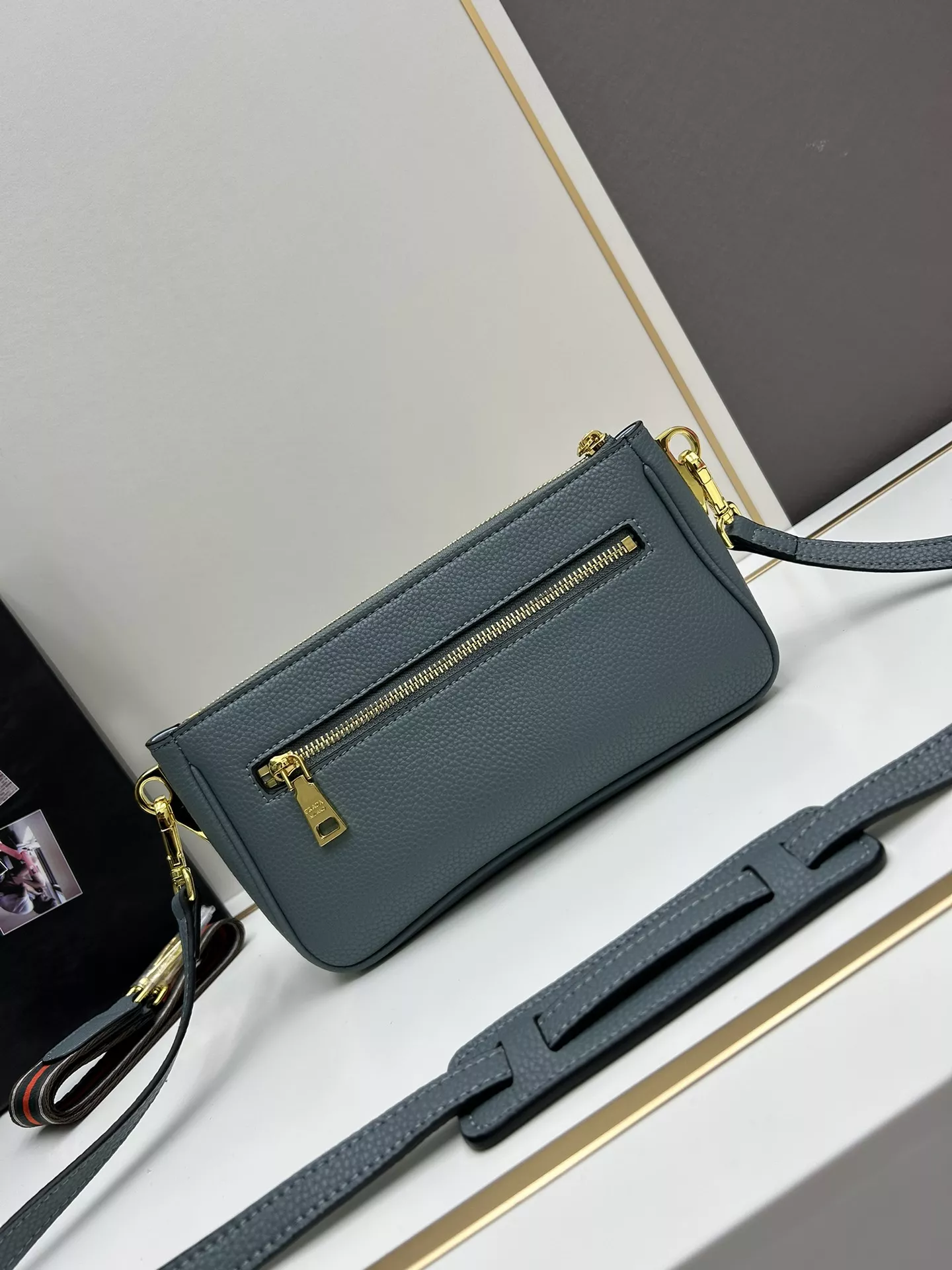 Prada AAA Quality Messenger Bags For Women NewStyle 7135