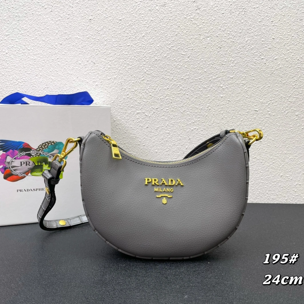 Prada AAA Quality Messenger Bags For Women NewStyle 8814