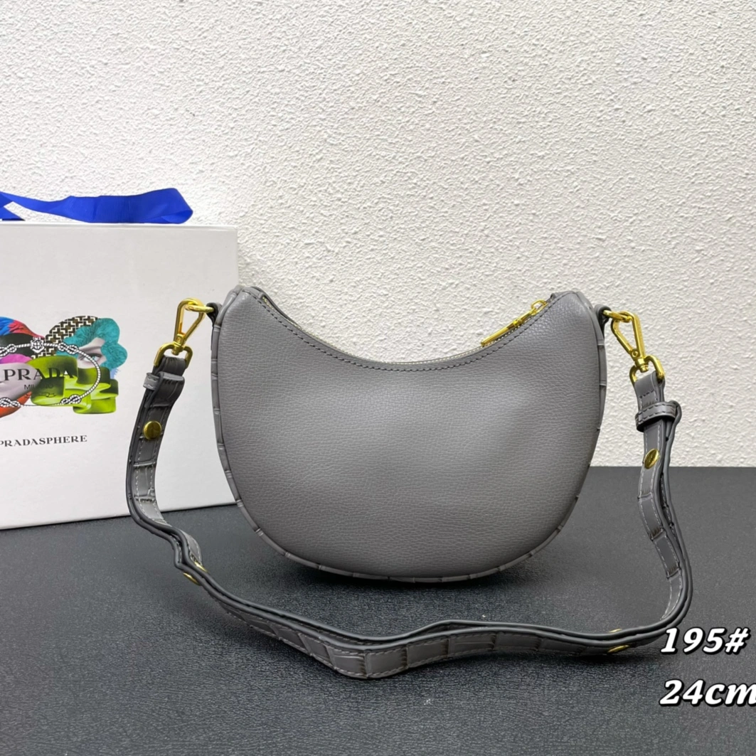 Prada AAA Quality Messenger Bags For Women NewStyle 8814