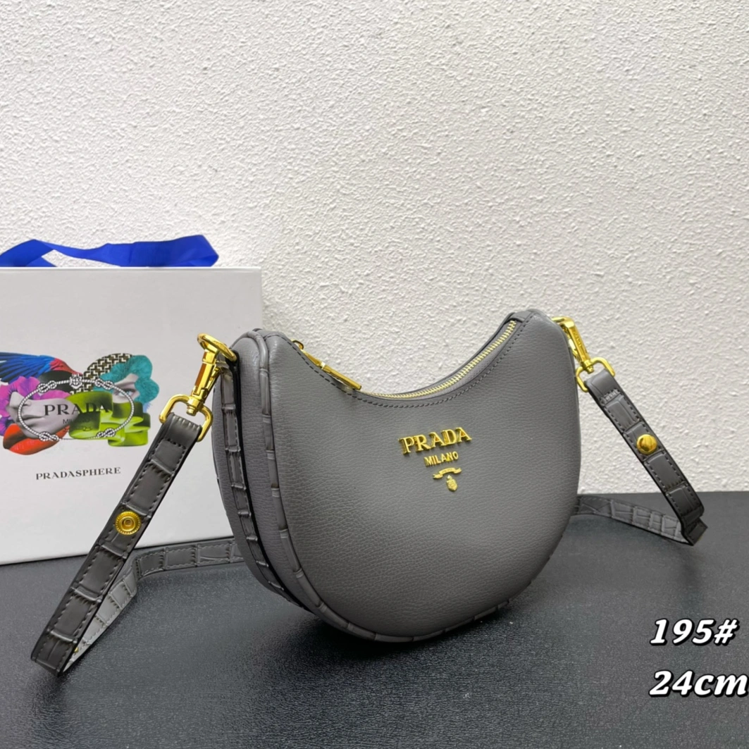 Prada AAA Quality Messenger Bags For Women NewStyle 8814