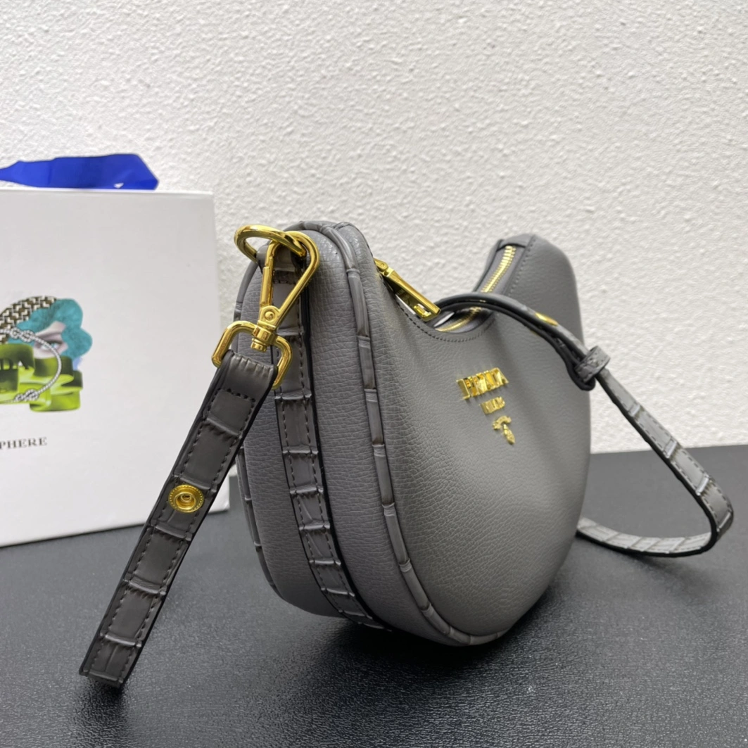 Prada AAA Quality Messenger Bags For Women NewStyle 8814