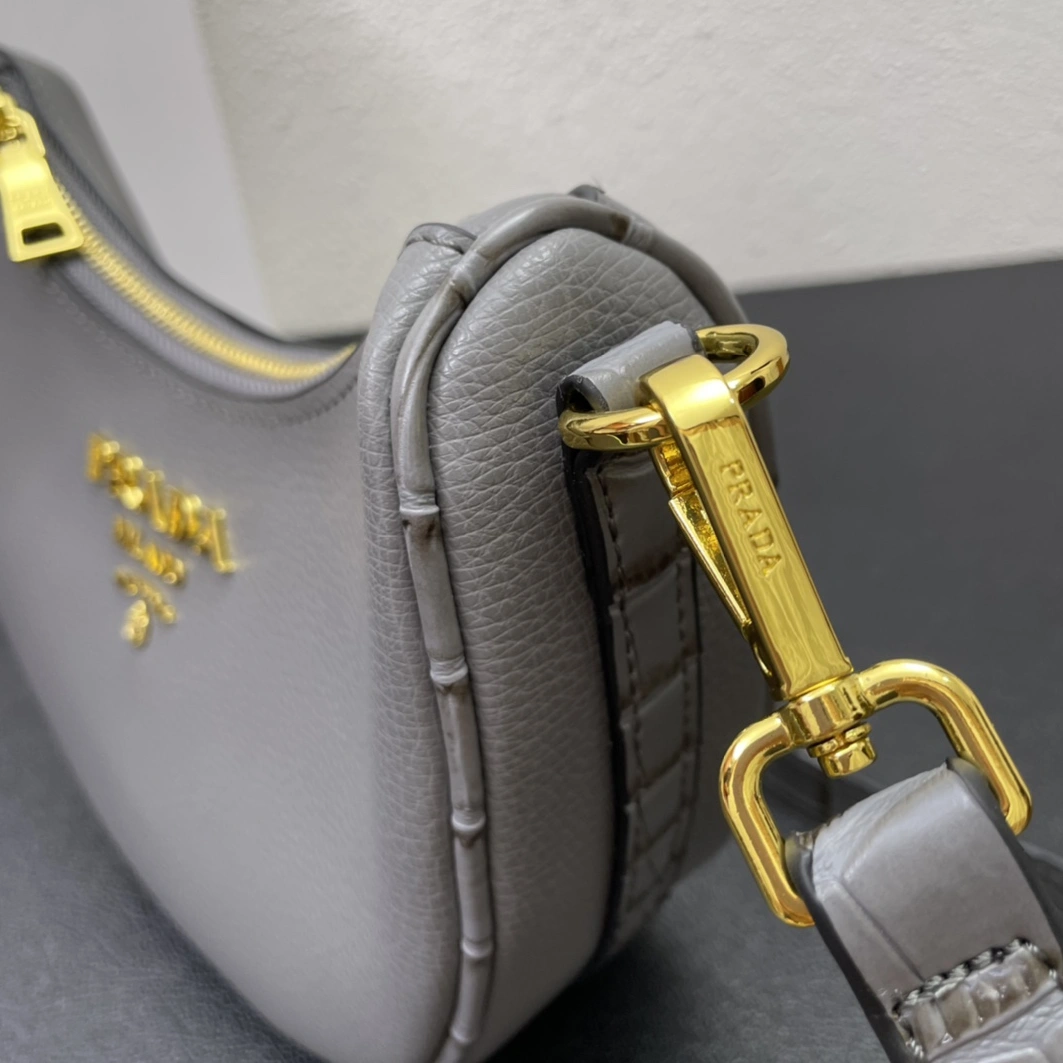 Prada AAA Quality Messenger Bags For Women NewStyle 8814