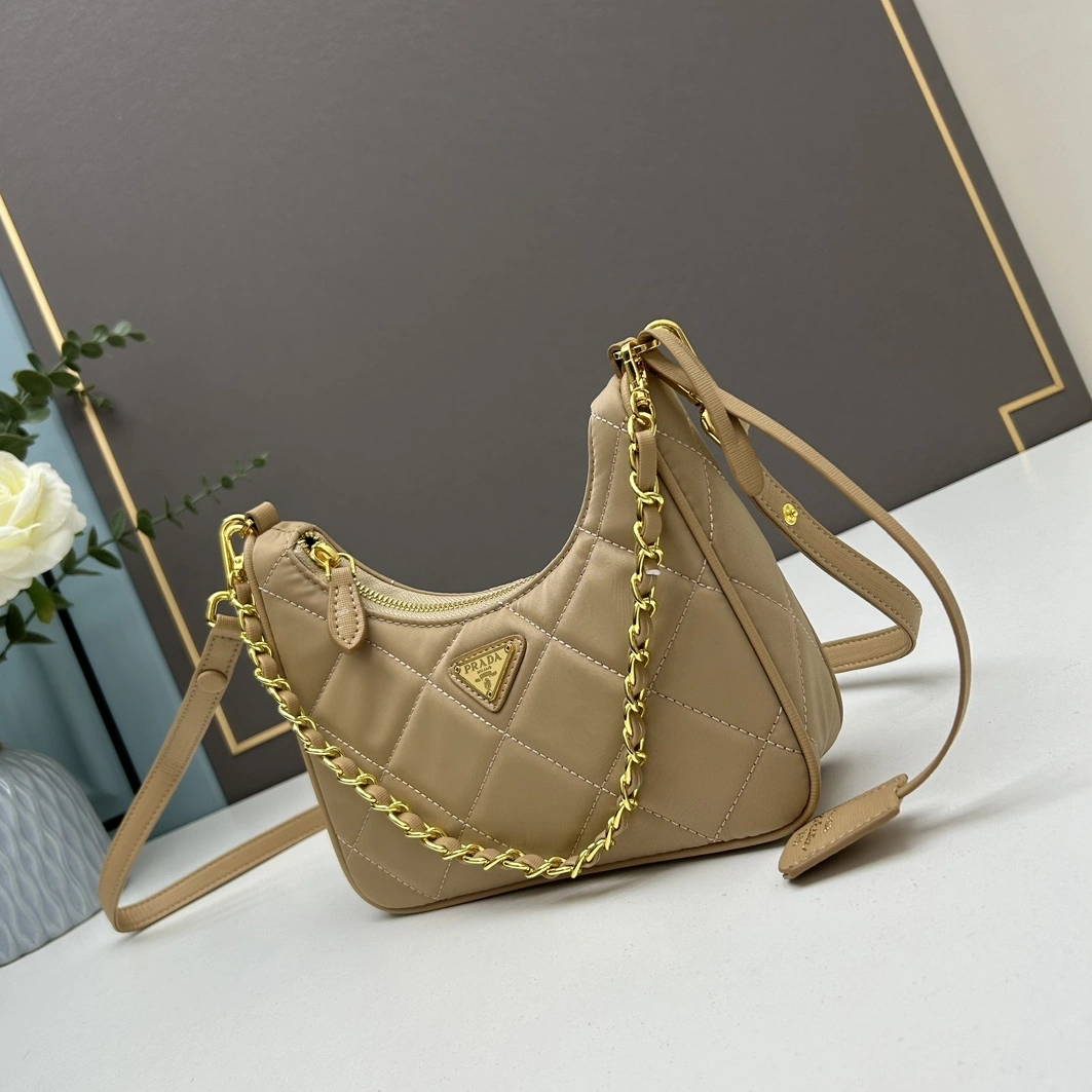 Prada AAA Quality Messenger Bags For Women Practical 7312