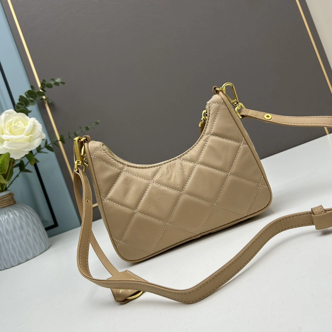 Prada AAA Quality Messenger Bags For Women Practical 7312