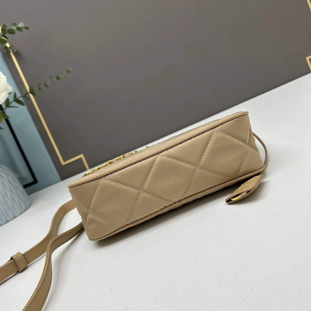 Prada AAA Quality Messenger Bags For Women Practical 7312