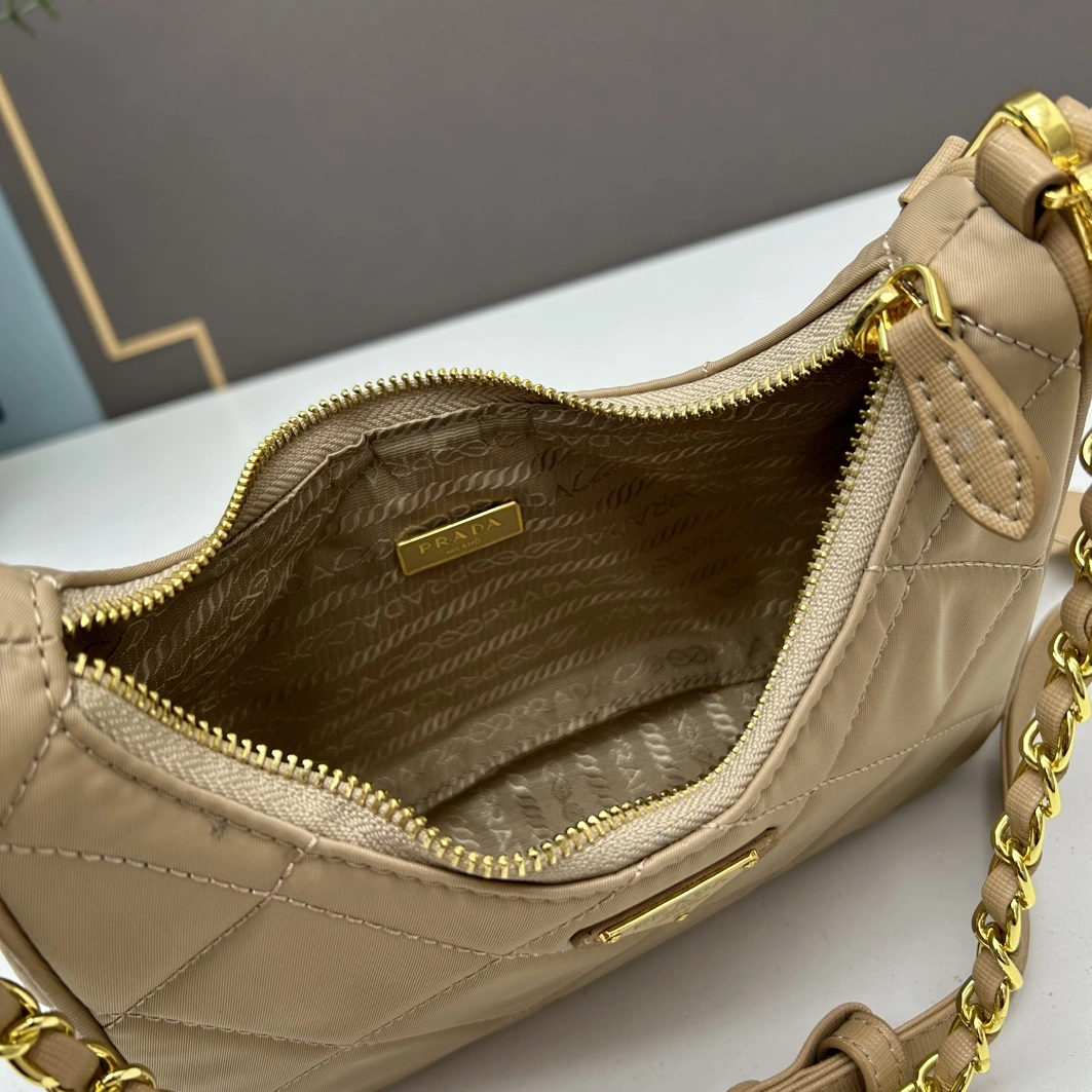 Prada AAA Quality Messenger Bags For Women Practical 7312