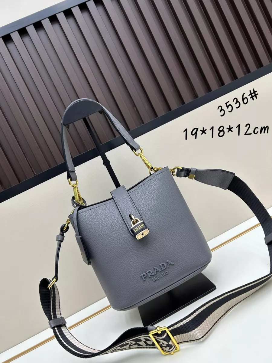 Prada AAA Quality Messenger Bags For Women SmartChoice 193