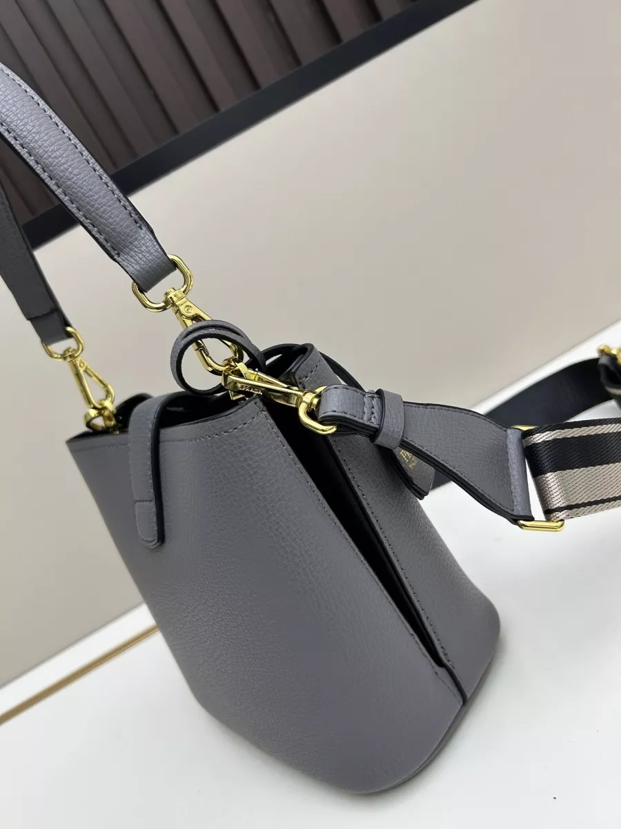 Prada AAA Quality Messenger Bags For Women SmartChoice 193