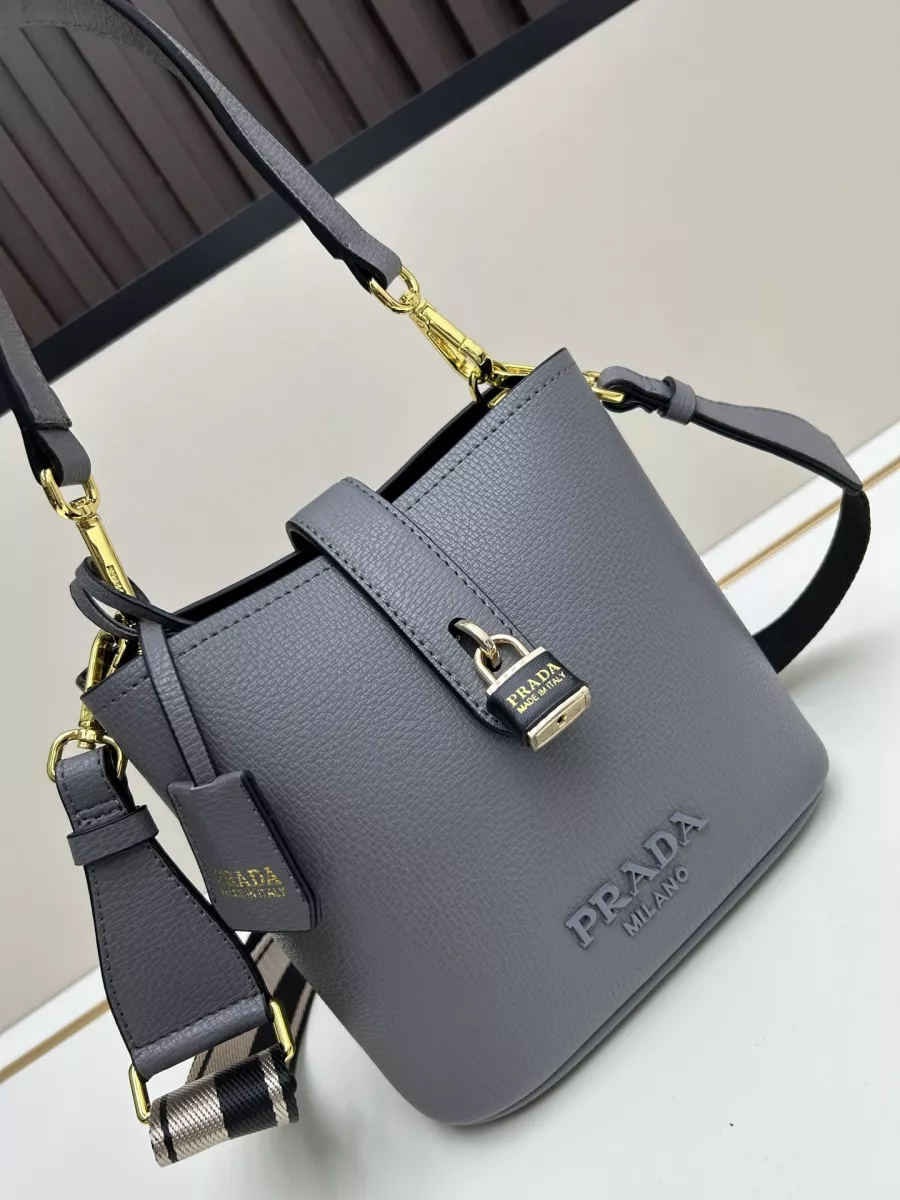 Prada AAA Quality Messenger Bags For Women SmartChoice 193