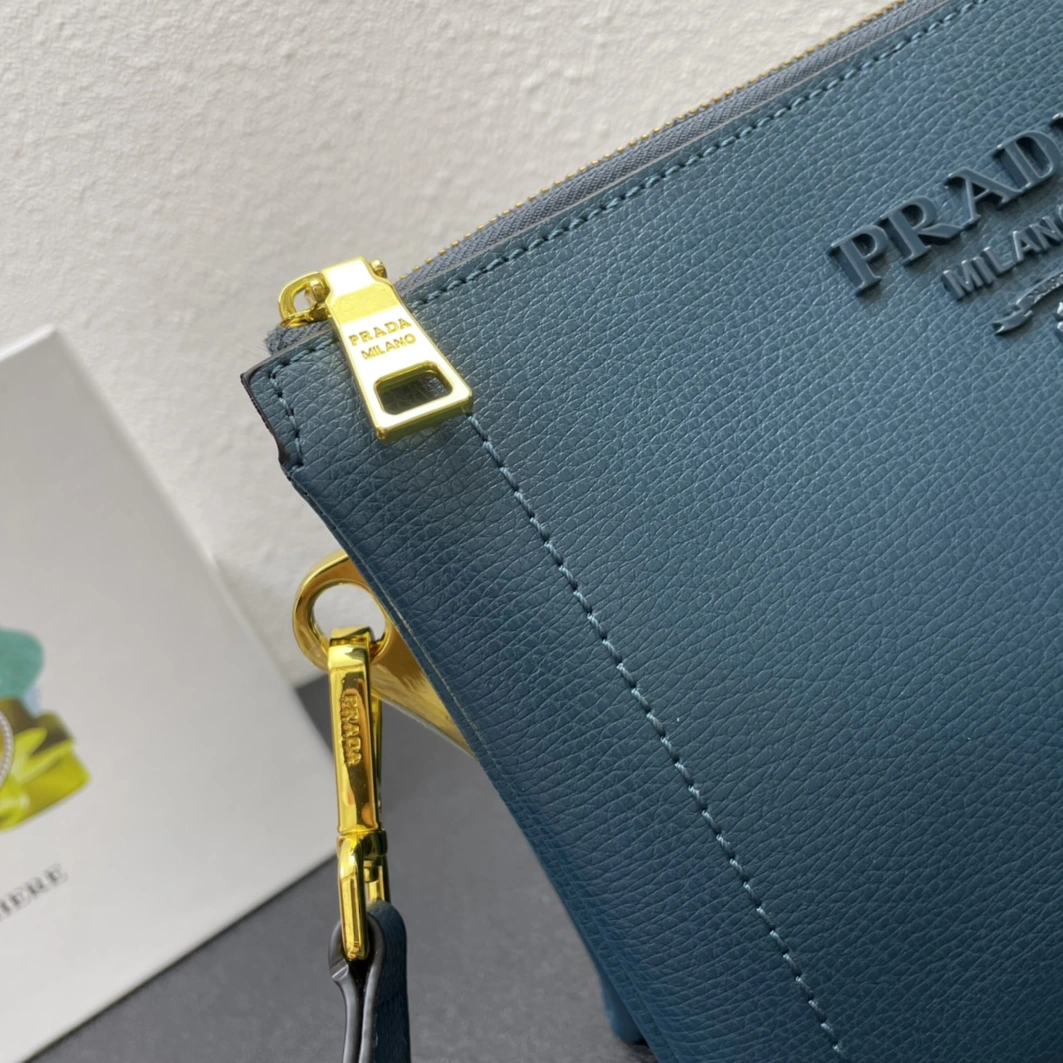 Prada AAA Quality Messenger Bags For Women Sophisticated 6379
