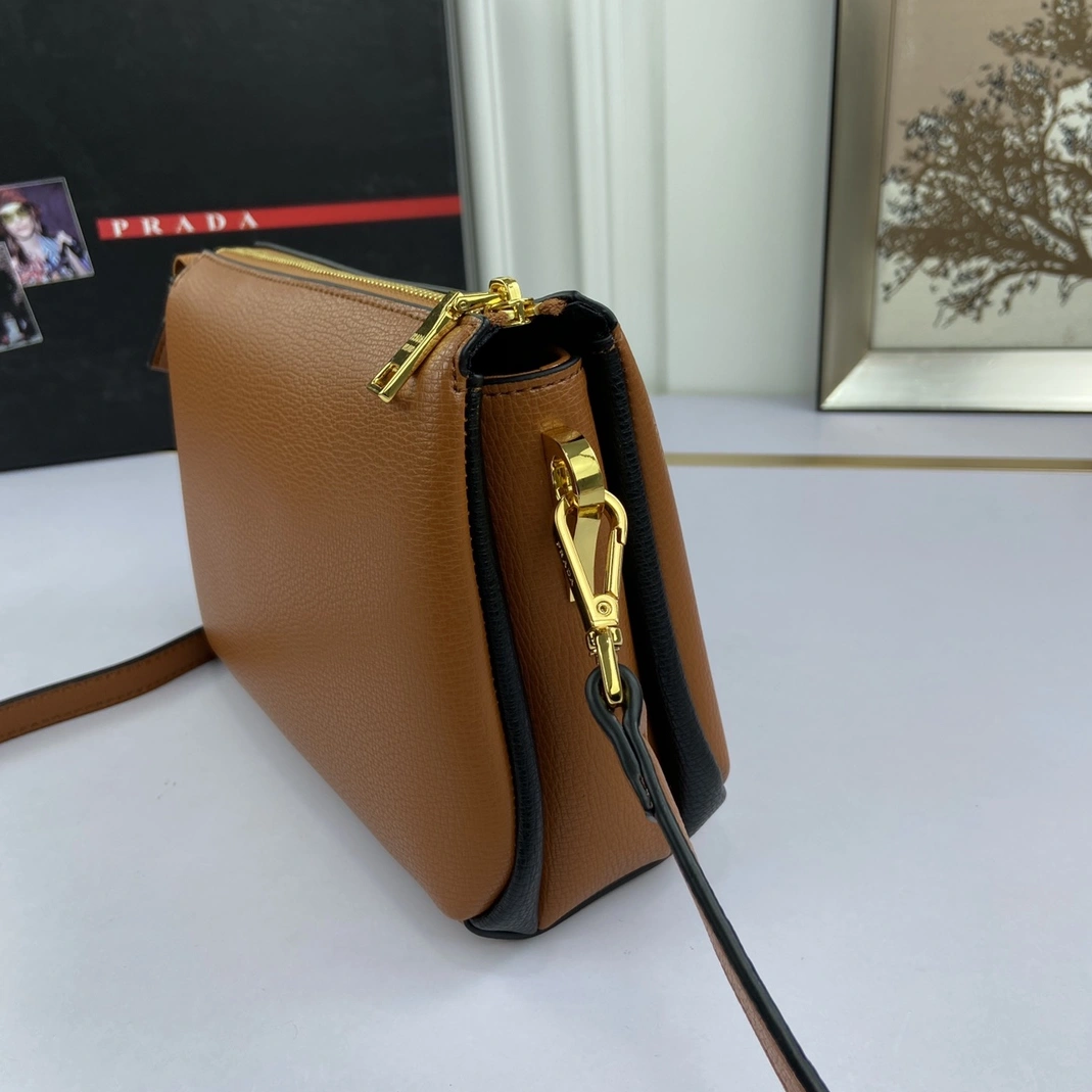Prada AAA Quality Messenger Bags For Women Sophisticated 7280