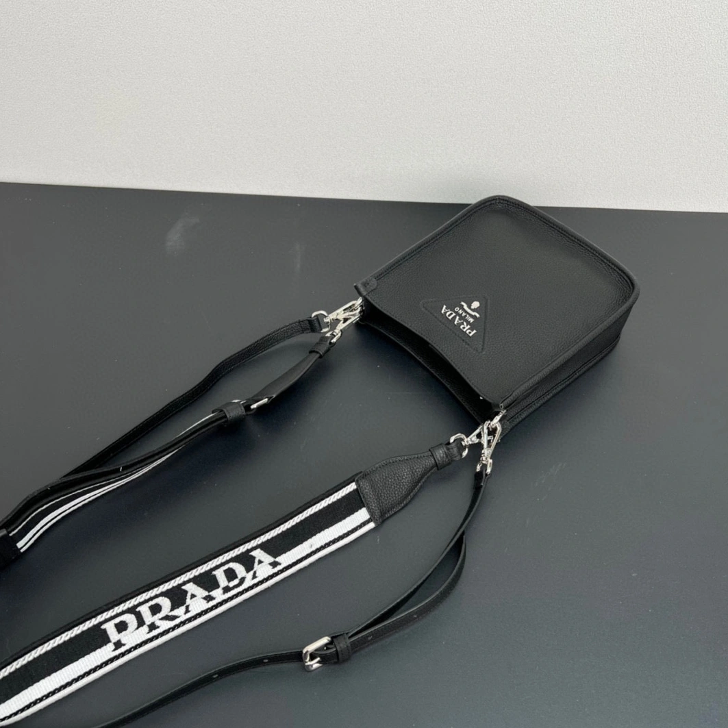 Prada AAA Quality Messenger Bags For Women Sophisticated 7738