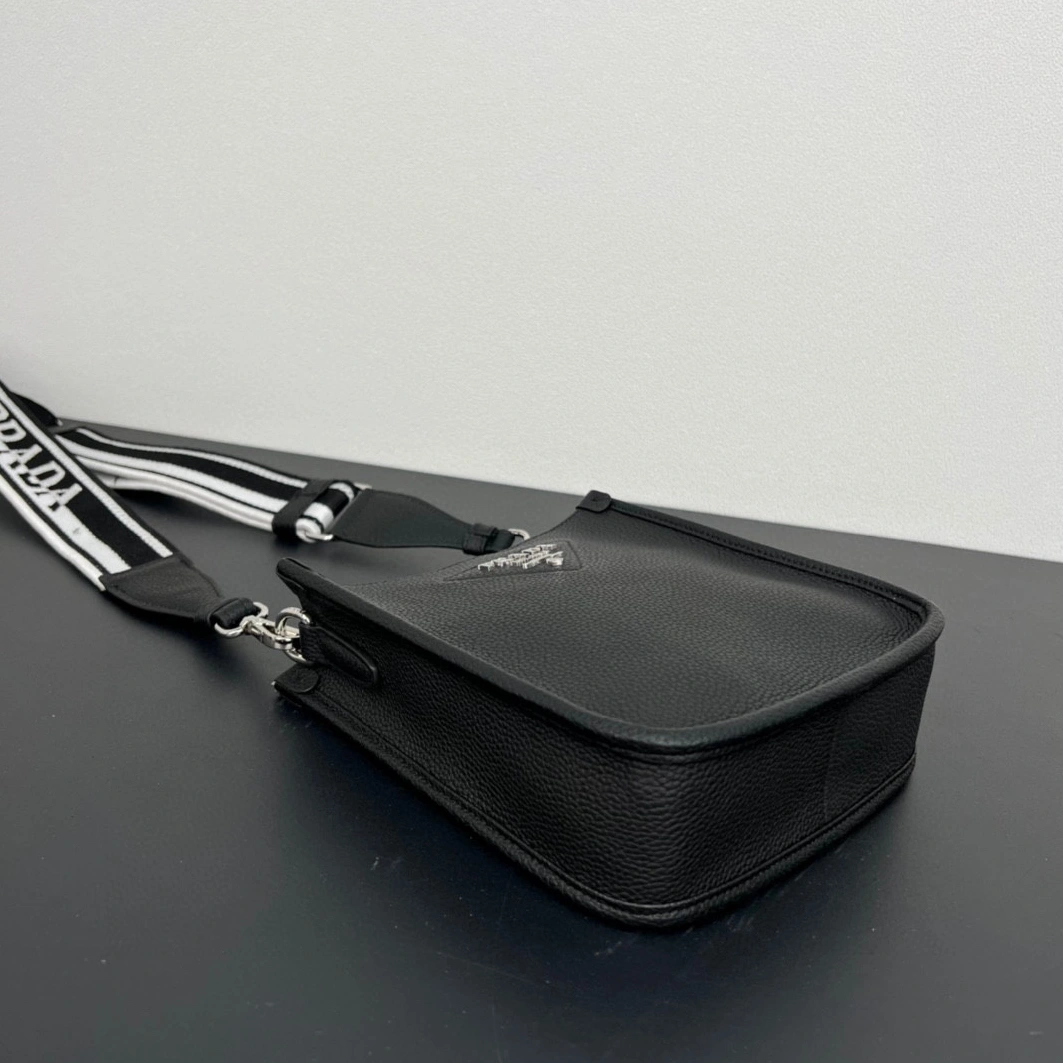 Prada AAA Quality Messenger Bags For Women Sophisticated 7738