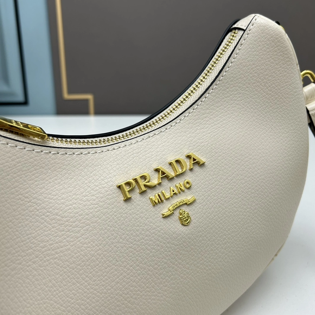 Prada AAA Quality Messenger Bags For Women StreetReady 5916