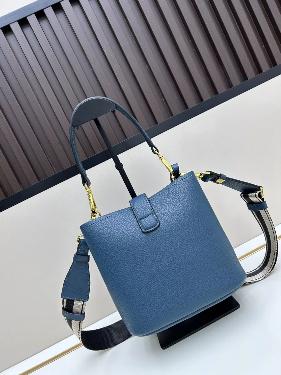 Prada AAA Quality Messenger Bags For Women Stylish 783