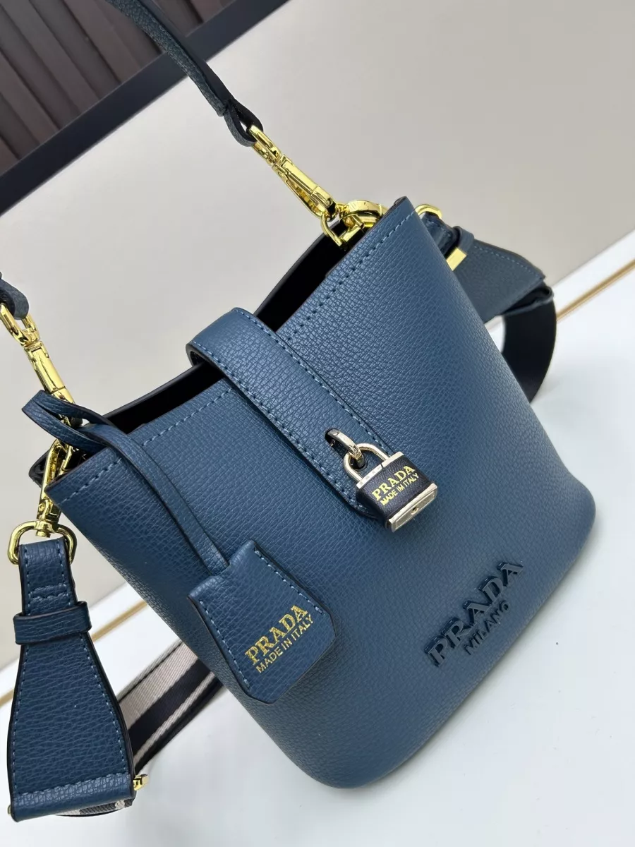 Prada AAA Quality Messenger Bags For Women Stylish 783