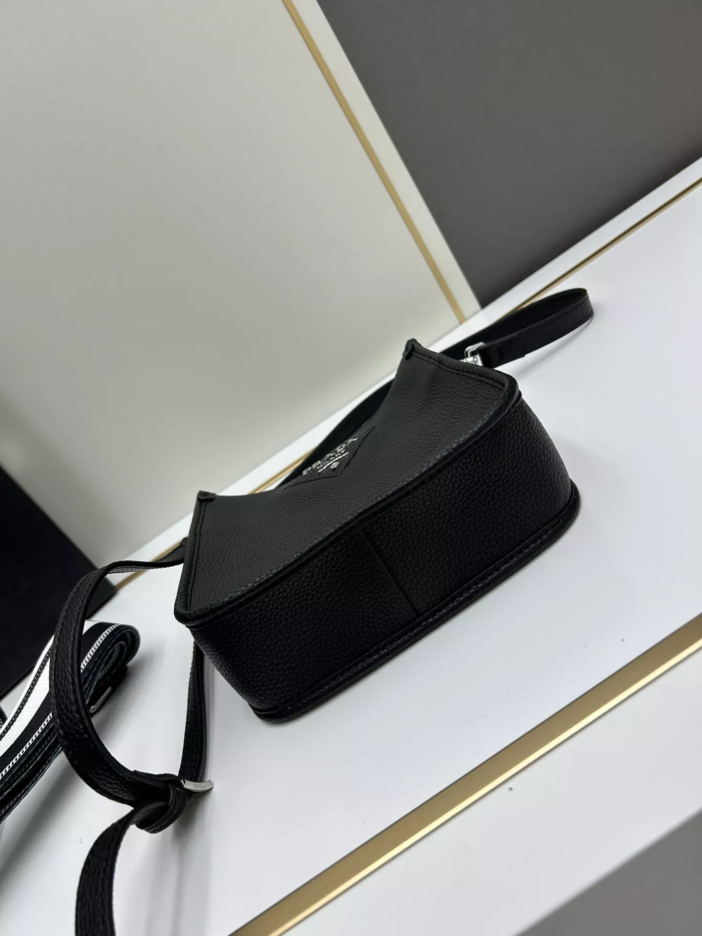 Prada AAA Quality Messenger Bags For Women Timeless 5642