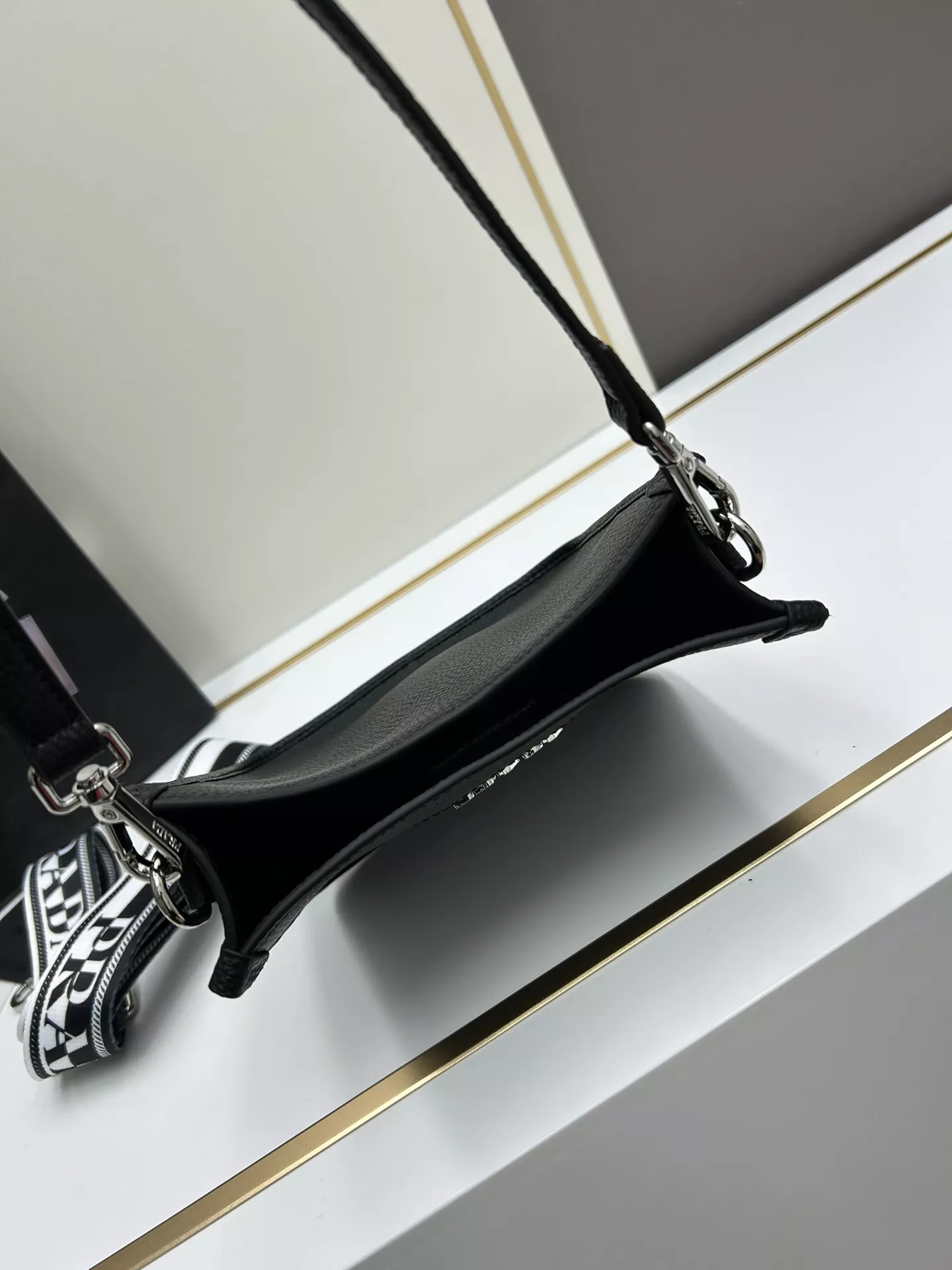 Prada AAA Quality Messenger Bags For Women Timeless 5642