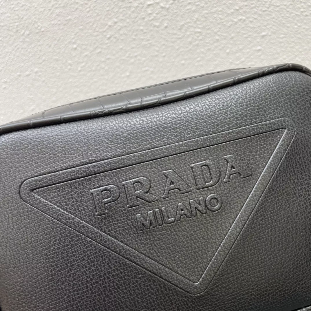 Prada AAA Quality Messenger Bags For Women Timeless 9008
