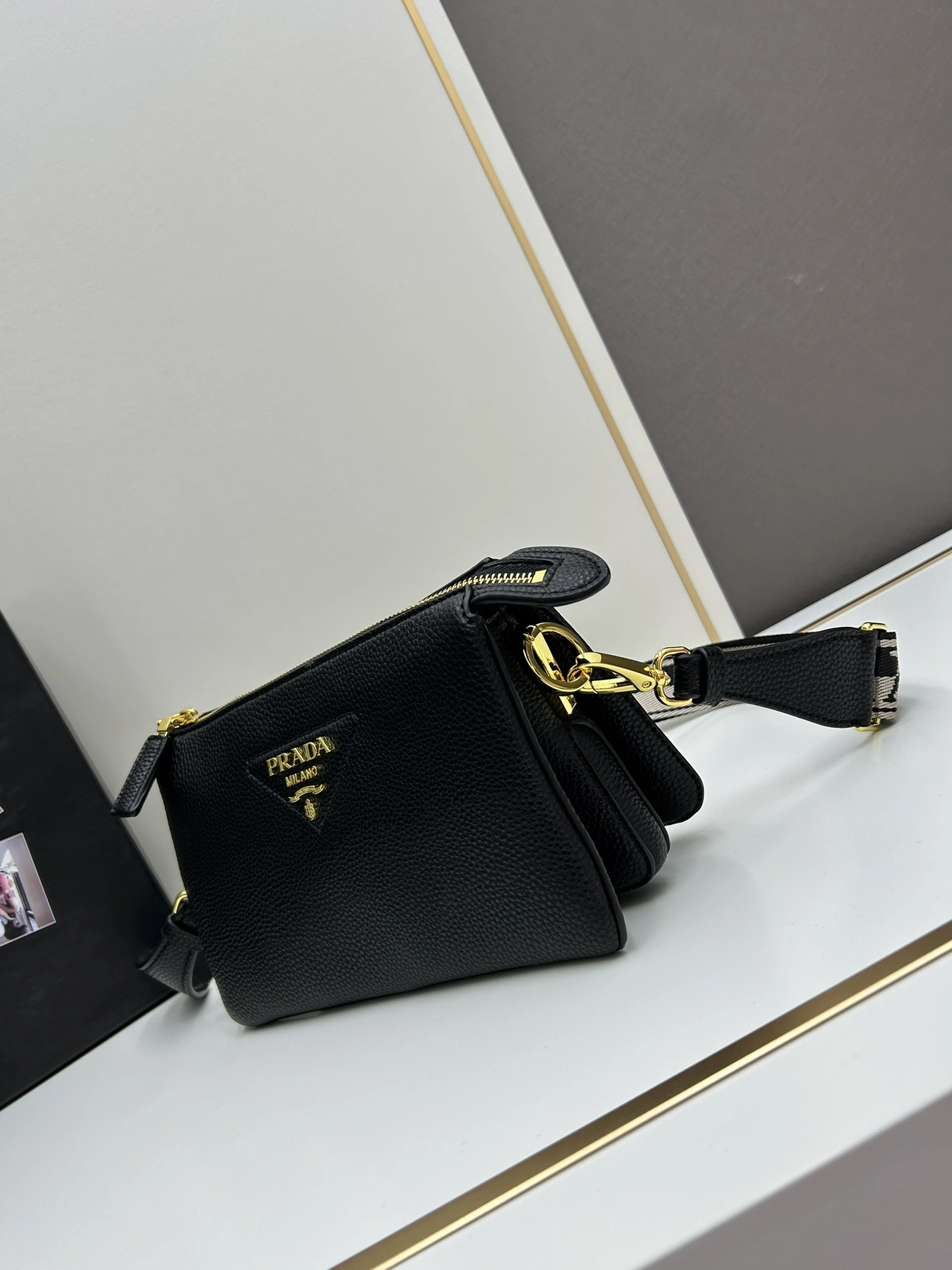 Prada AAA Quality Messenger Bags For Women Trendsetting 1359