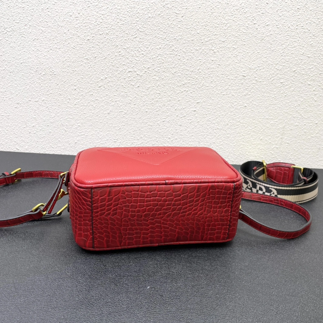 Prada AAA Quality Messenger Bags For Women Trendy 6087
