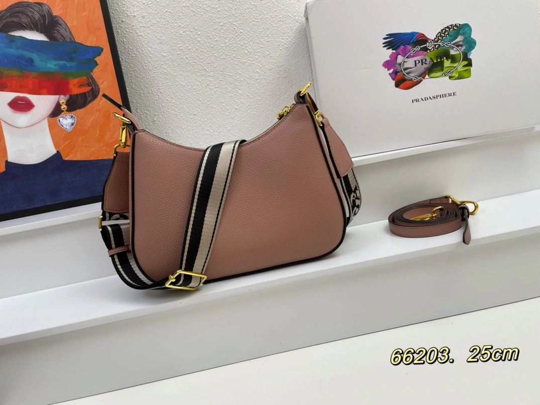 Prada AAA Quality Messenger Bags For Women UrbanStyle 3671