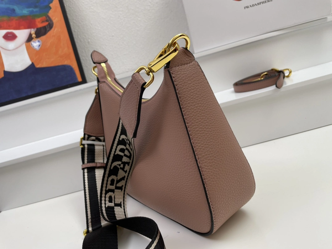 Prada AAA Quality Messenger Bags For Women UrbanStyle 3671