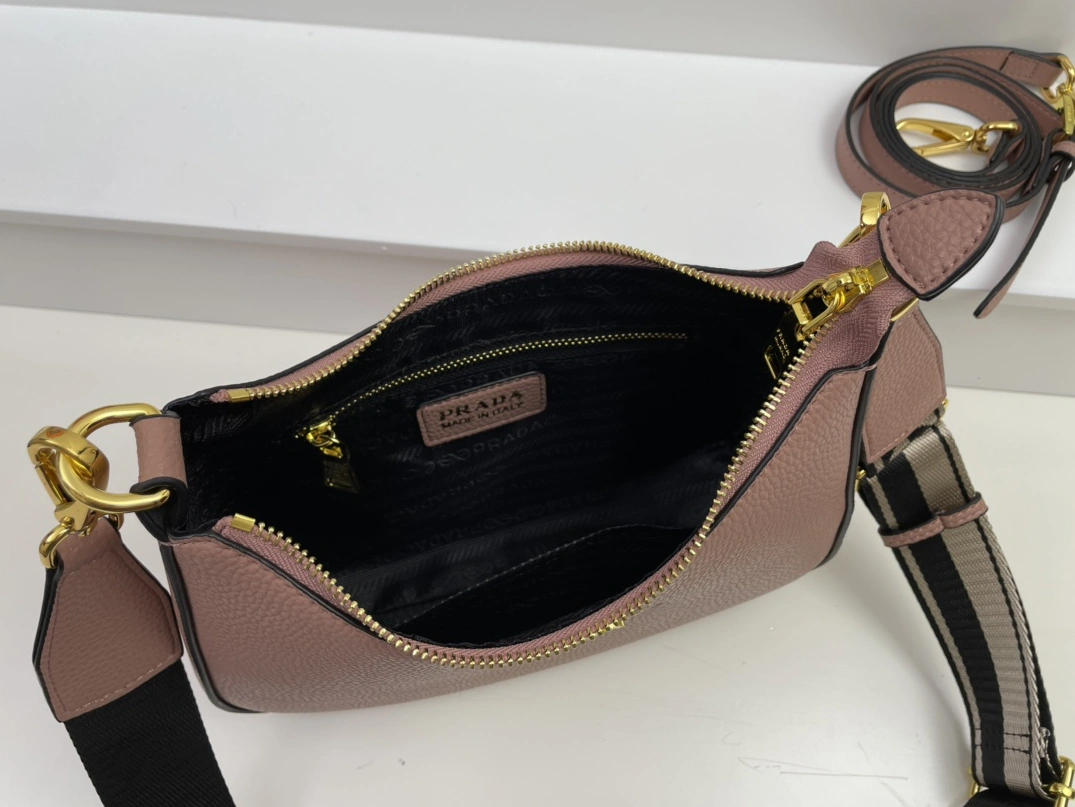Prada AAA Quality Messenger Bags For Women UrbanStyle 3671