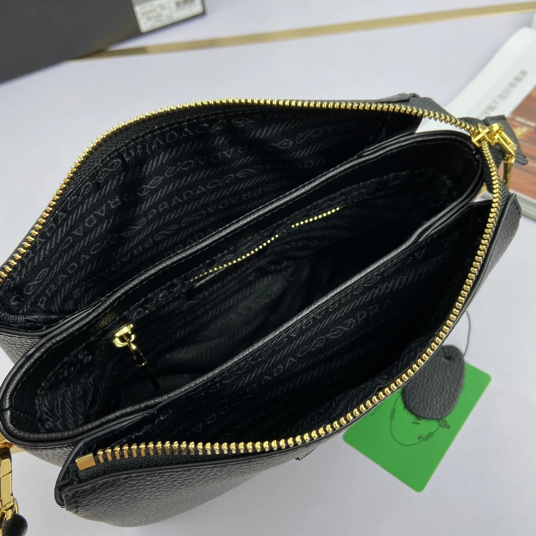 Prada AAA Quality Messenger Bags For Women UrbanStyle 4373