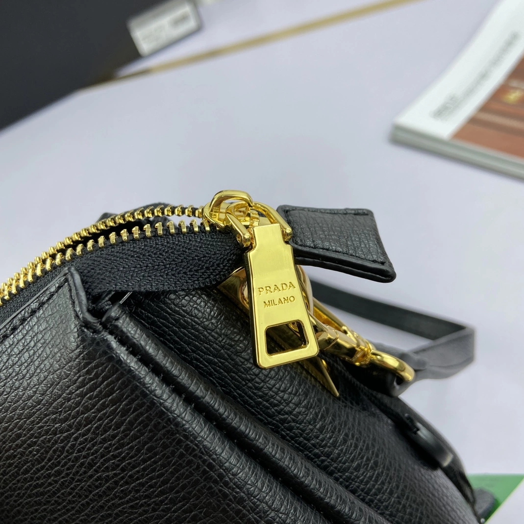 Prada AAA Quality Messenger Bags For Women UrbanStyle 4373