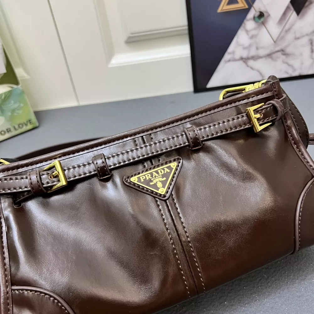 Prada AAA Quality Messenger Bags For Women Versatile 4346