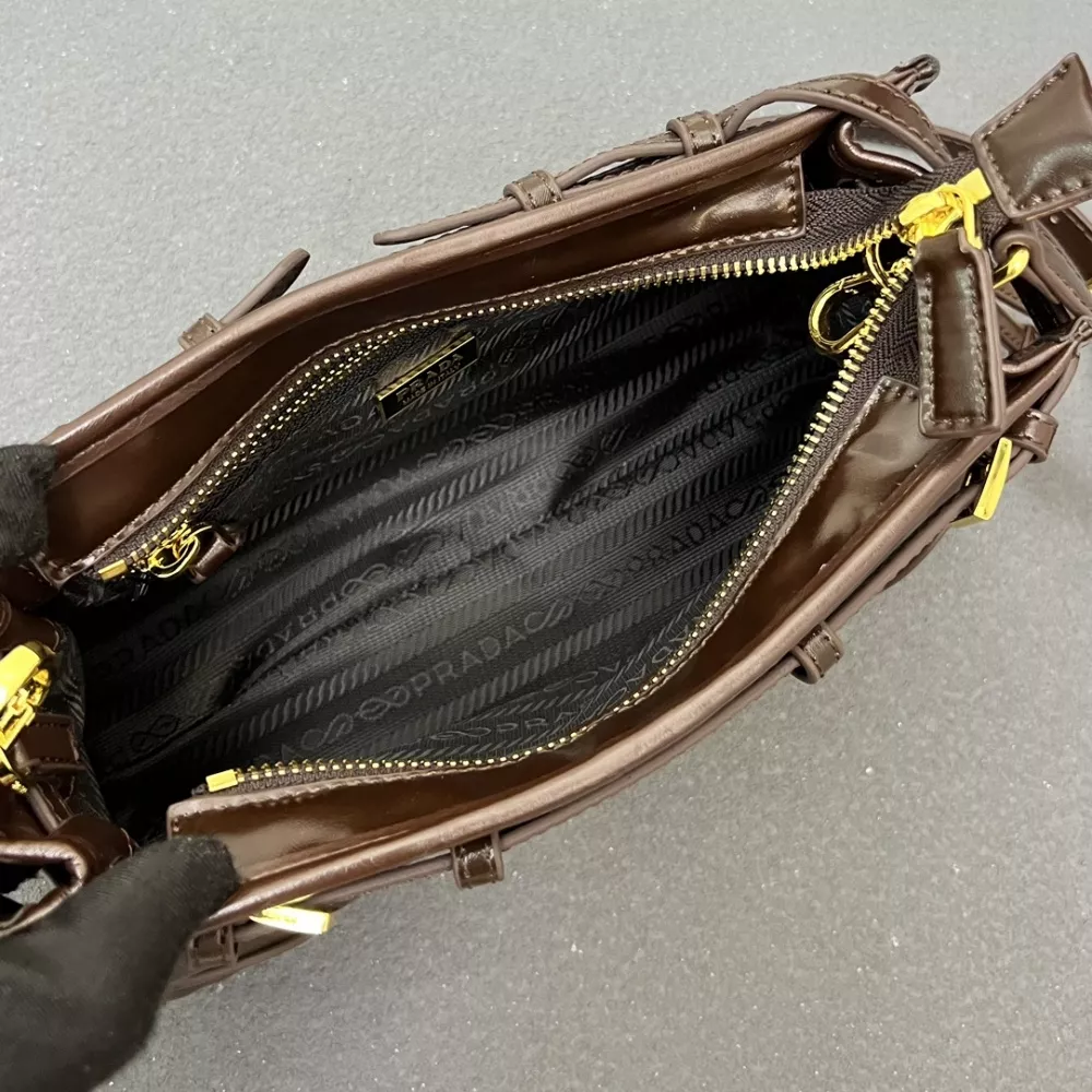 Prada AAA Quality Messenger Bags For Women Versatile 4346