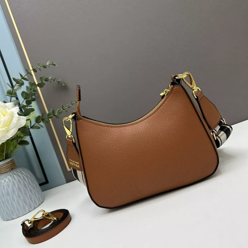 Prada AAA Quality Messenger Bags For Women Versatile 7912