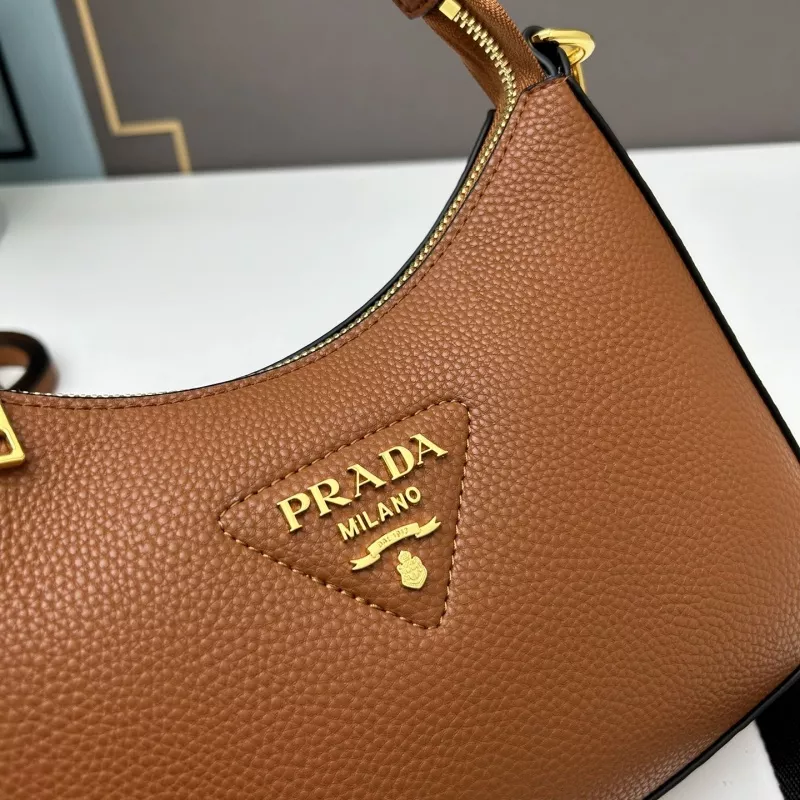 Prada AAA Quality Messenger Bags For Women Versatile 7912