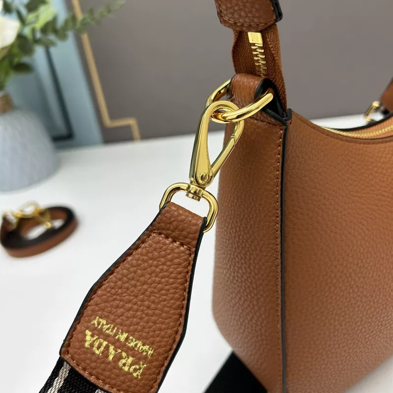 Prada AAA Quality Messenger Bags For Women Versatile 7912