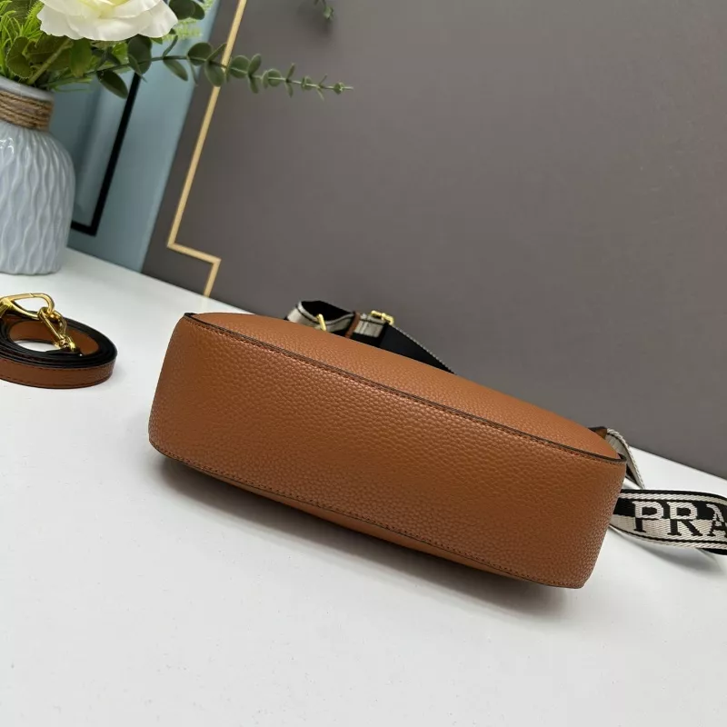 Prada AAA Quality Messenger Bags For Women Versatile 7912